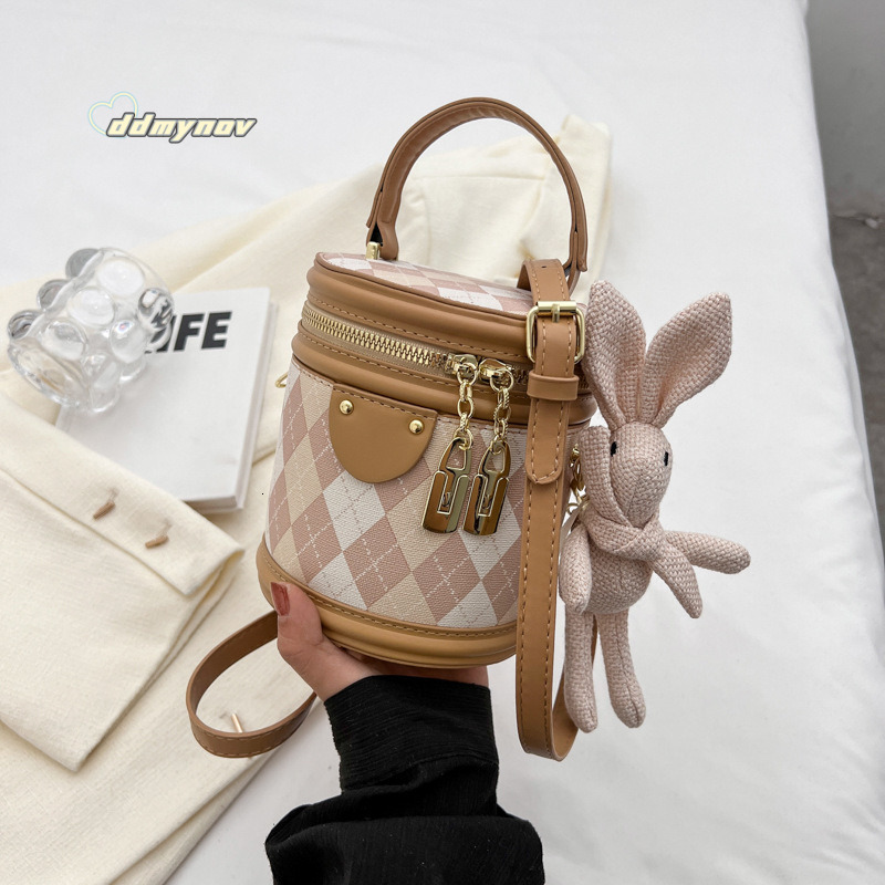 High-end Niche for Women 2025 New Quilted Versatile Handbag Bucket Fashionable Internet Celebrity Shoulder Crossbody Bag ddmynov