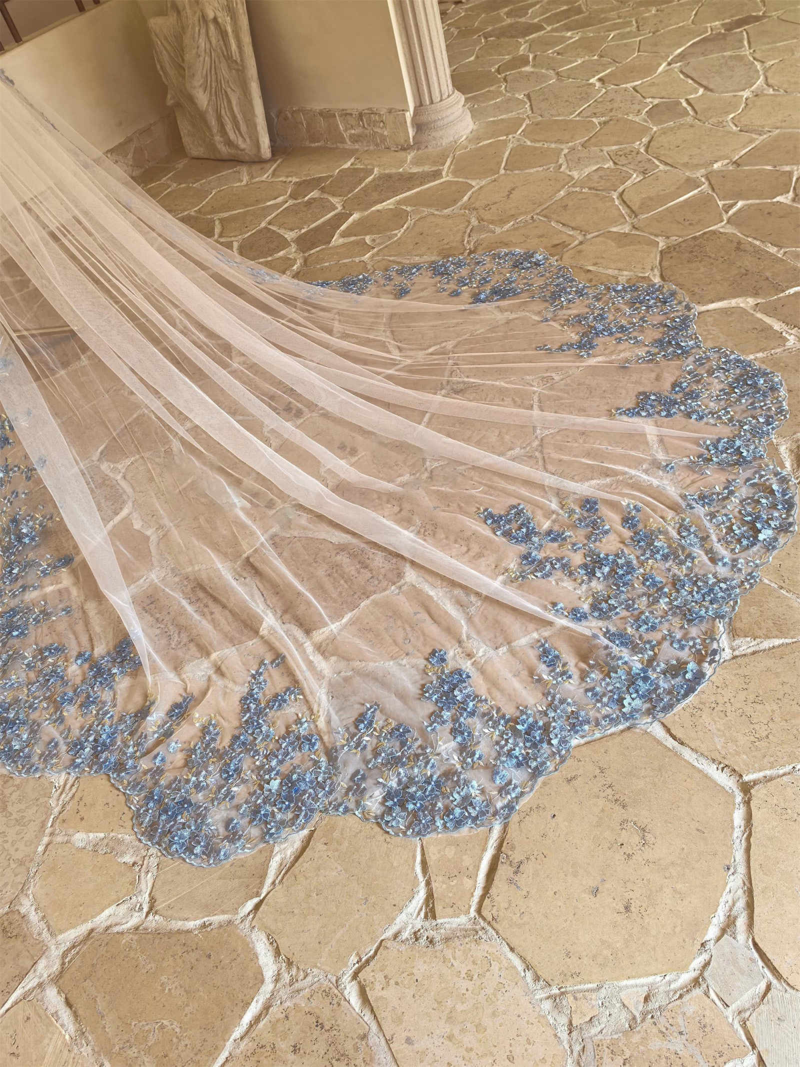 Sweetly Wedding Veil Blue Flowers One Layer Cathedral Length Veils Applique Edge For Bridal Accessory Customized High Quality