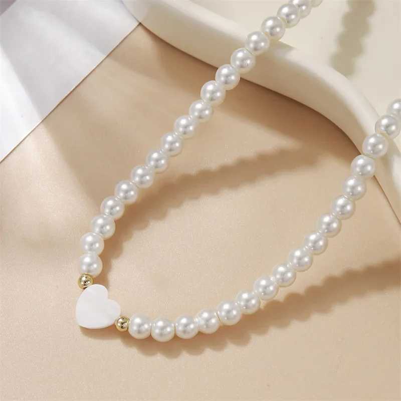 Imitation Pearl White Heart Necklace Pendant Shell Necklace for Women men Charm Link Classical Clavicle Jewelry 2024 Gift Y250605