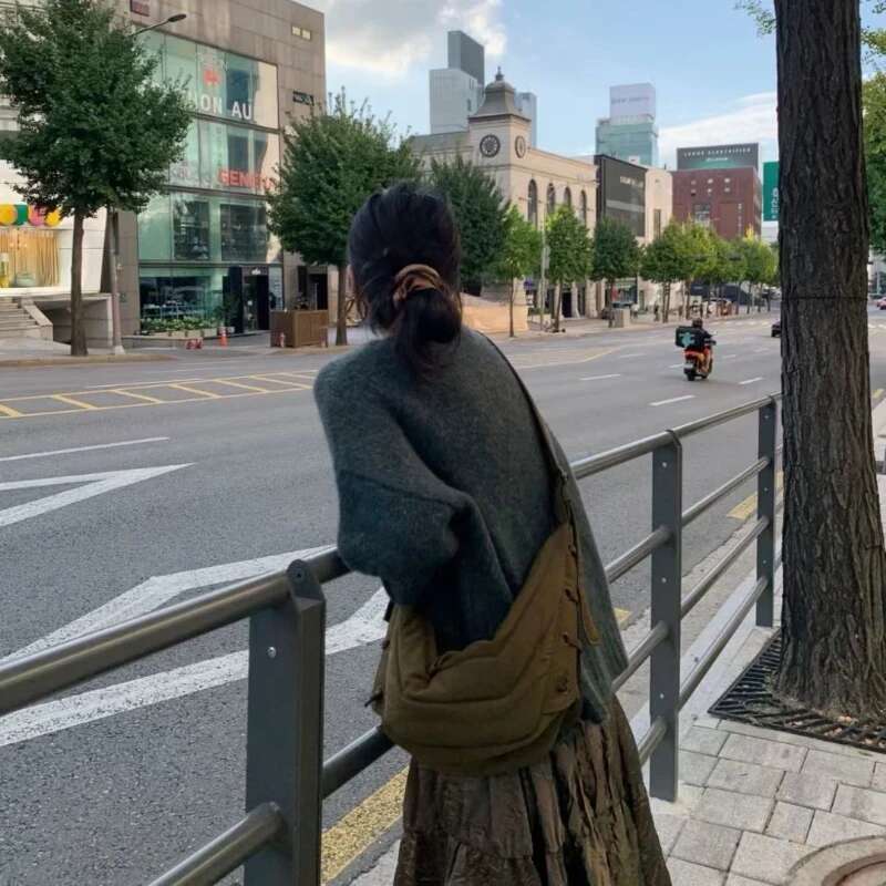 LE Nylon Wandering Men And Women Dumplings Shoulder Messenger Croissant Chest Bag Couple