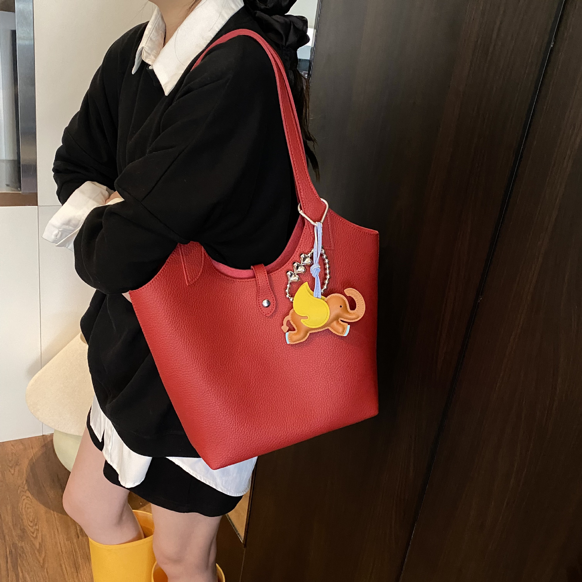 designer Large Capacity Bag for Women 2025 Summer New Handheld Tote Bag High-end Simple Versatile Commuter Shoulder Bag