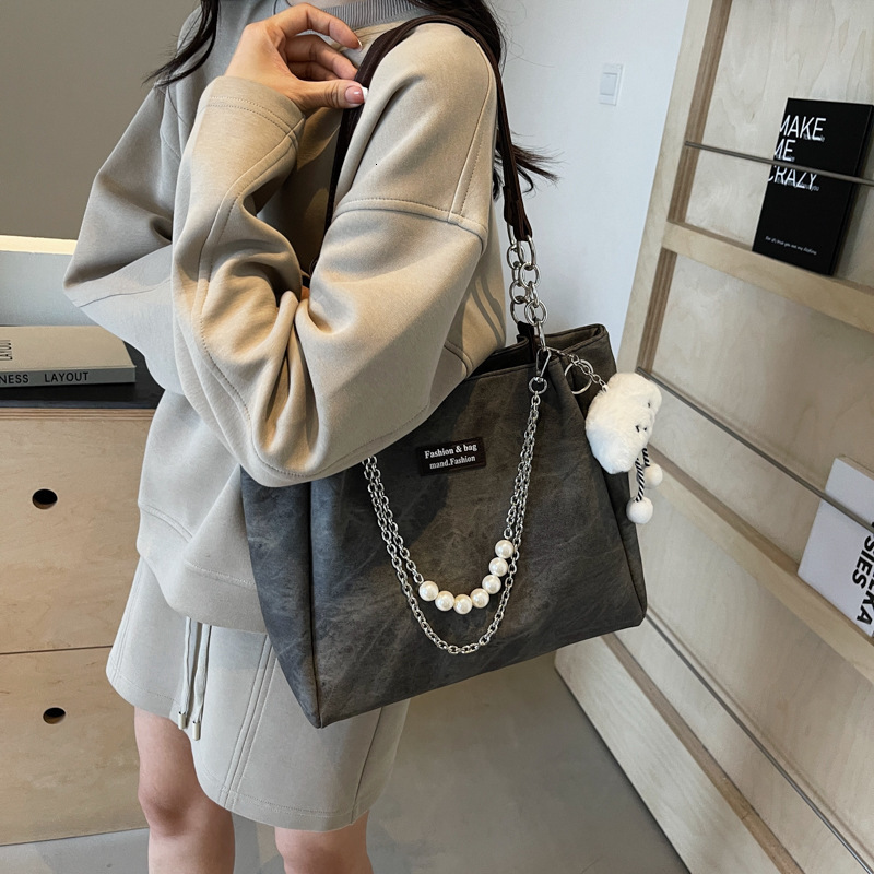 designer Large Capacity Chain Tote Bag for Women 2025 New Trendy Fashion Versatile Commuting Class Student Shoulder Underarm Bag