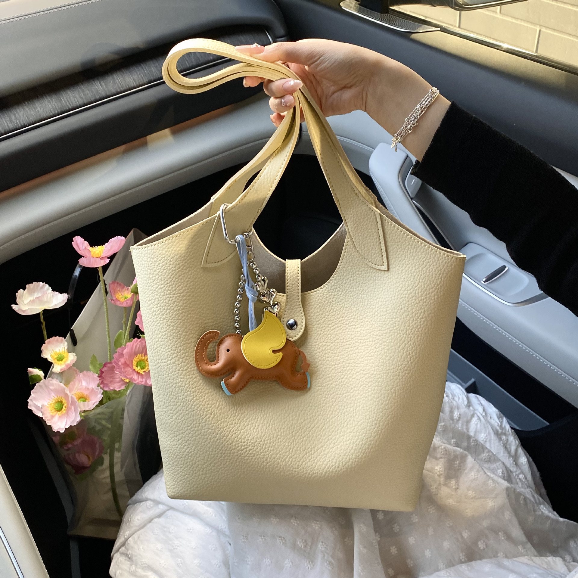 designer Large Capacity Bag for Women 2025 Summer New Handheld Tote Bag High-end Simple Versatile Commuter Shoulder Bag