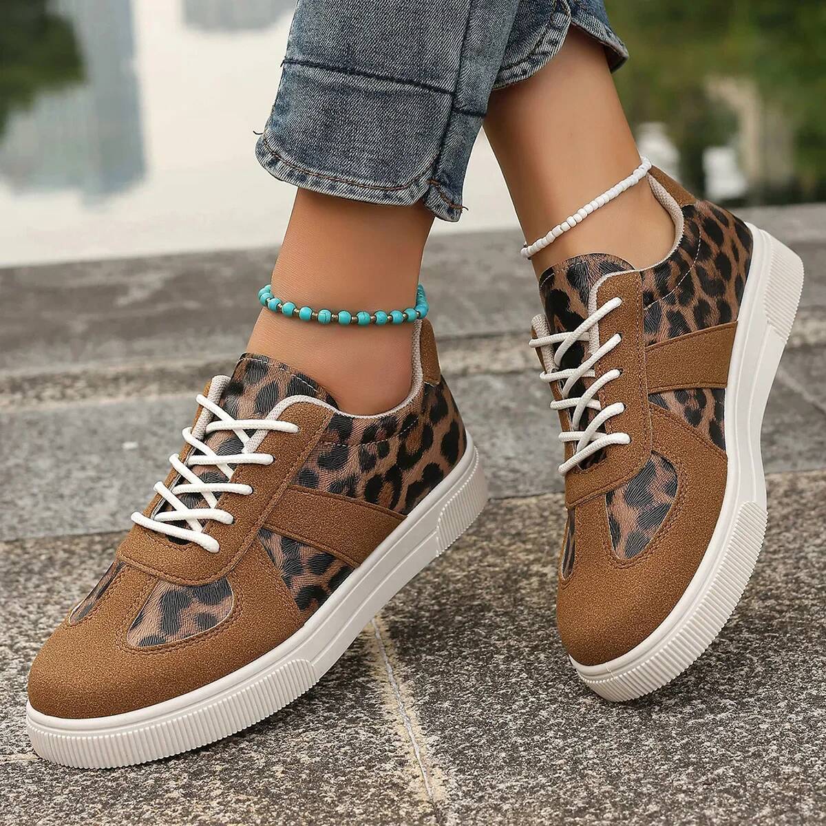 Ddmyoutdoor Women Fashion Leopard Flat Sneakers Lightweight Lace Up Non Slip Running Female Casual Soft Sole Single Shoes Plus Size Outdoor Shoes