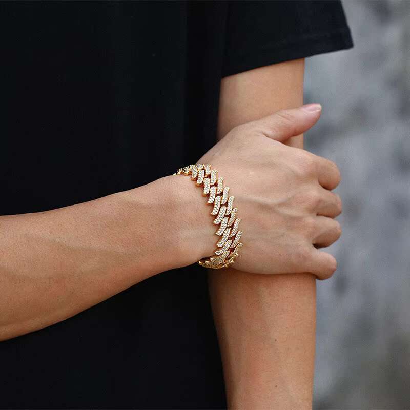 European American Popular Miami Lock Thorn Cuban Bracelet 20mm Geometric Gold Plated Zircon Bling Hip-Hop Jewelry Made of Brass