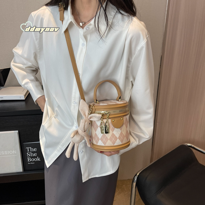 High-end Niche for Women 2025 New Quilted Versatile Handbag Bucket Fashionable Internet Celebrity Shoulder Crossbody Bag ddmynov