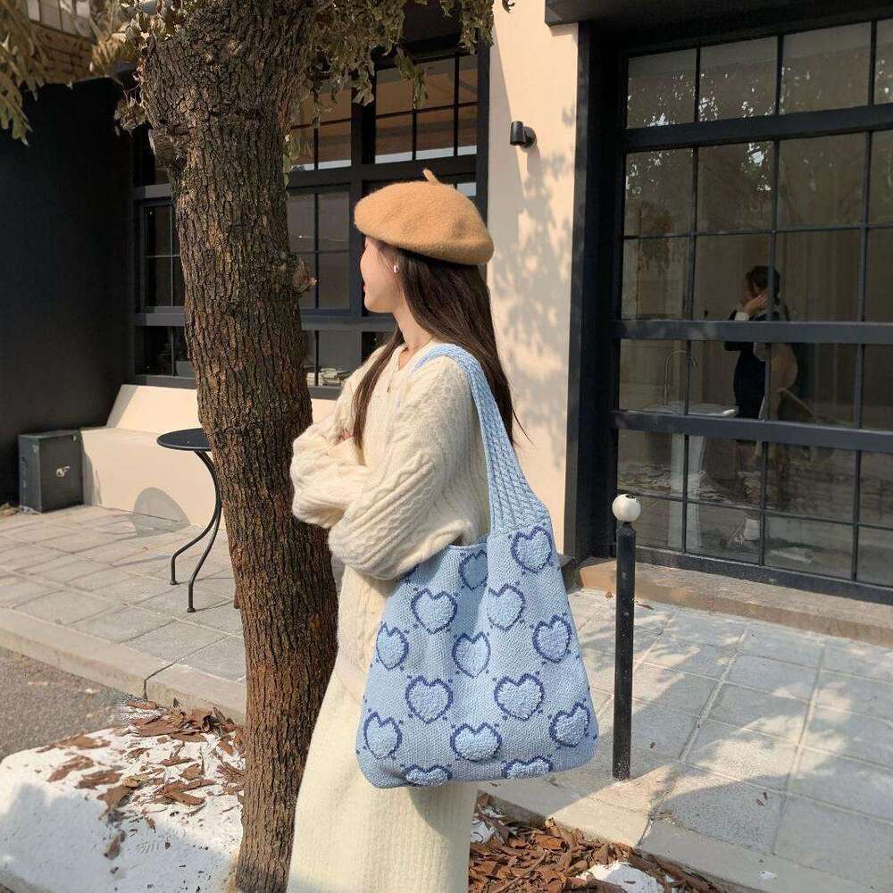 Large Capacity New INS Striped Wave Tote Niche Knitted Fashion Commuter Versatile Shoulder Bucket Bag B5