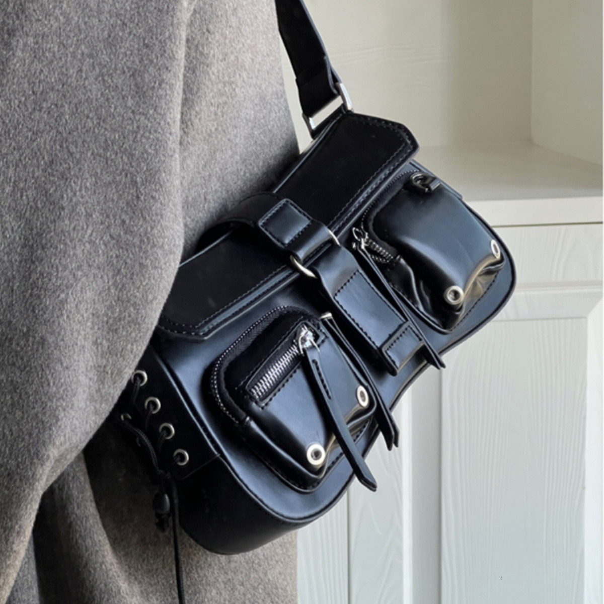 Fashion girl armpit bag women's new niche design motorcycle bag shoulder bag designer women's large capacity crossbody bag