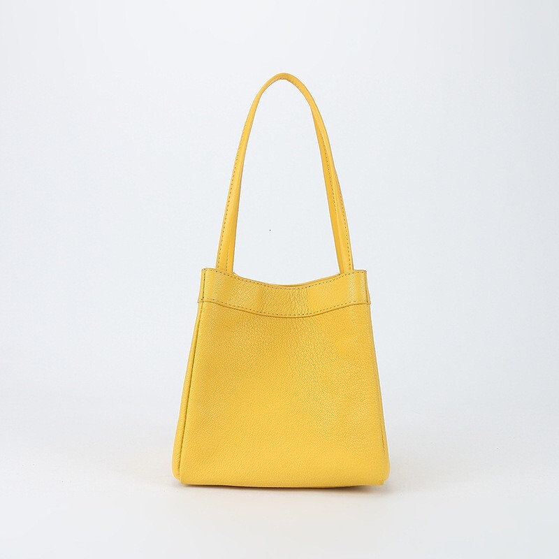 Autumn and winter niche design handbag, large capacity commuting leather single shoulder wing women's crossbody bag