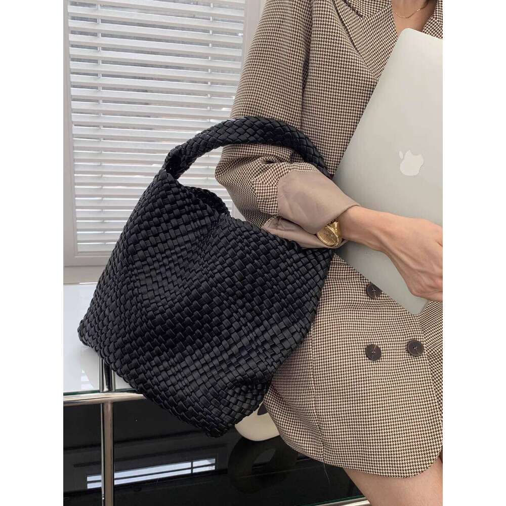 French Niche Design Single Shoulder Handwoven Tote for Women Large Capacity Soft Leather Plaid Underarm Bag