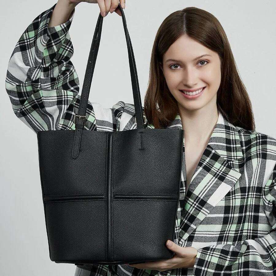 Top Layer Cowhide Handbag 2025 New Genuine Leather Large Capacity Commuter Mother Crossbody Fashionable Ladies Shoulder Bag