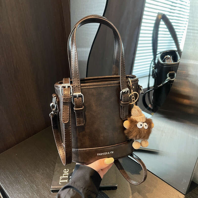Niche Design Bucket for Women 2025 New Trend Simple Handbag Fashion Versatile Shoulder Crossbody Bag