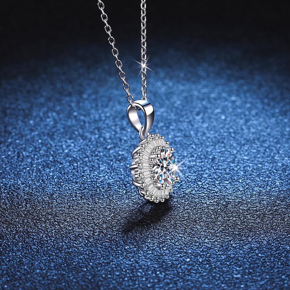Chic Radiance Aesthetic High-Quality Full-Cut Moissanite Gemstone Set within a Durable 925 Silver Frame