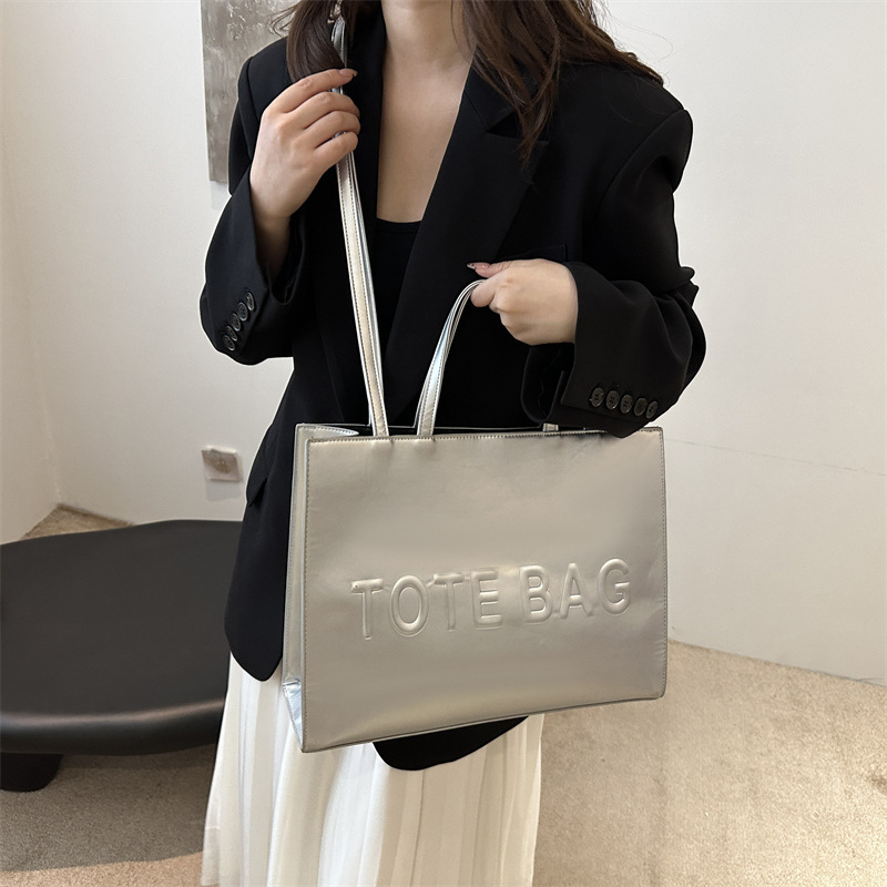 designer Textured Large Capacity Bag for Women 2025 New Fashion Handheld Tote Bag Autumn Retro Shoulder Bag Commuter Large Bag