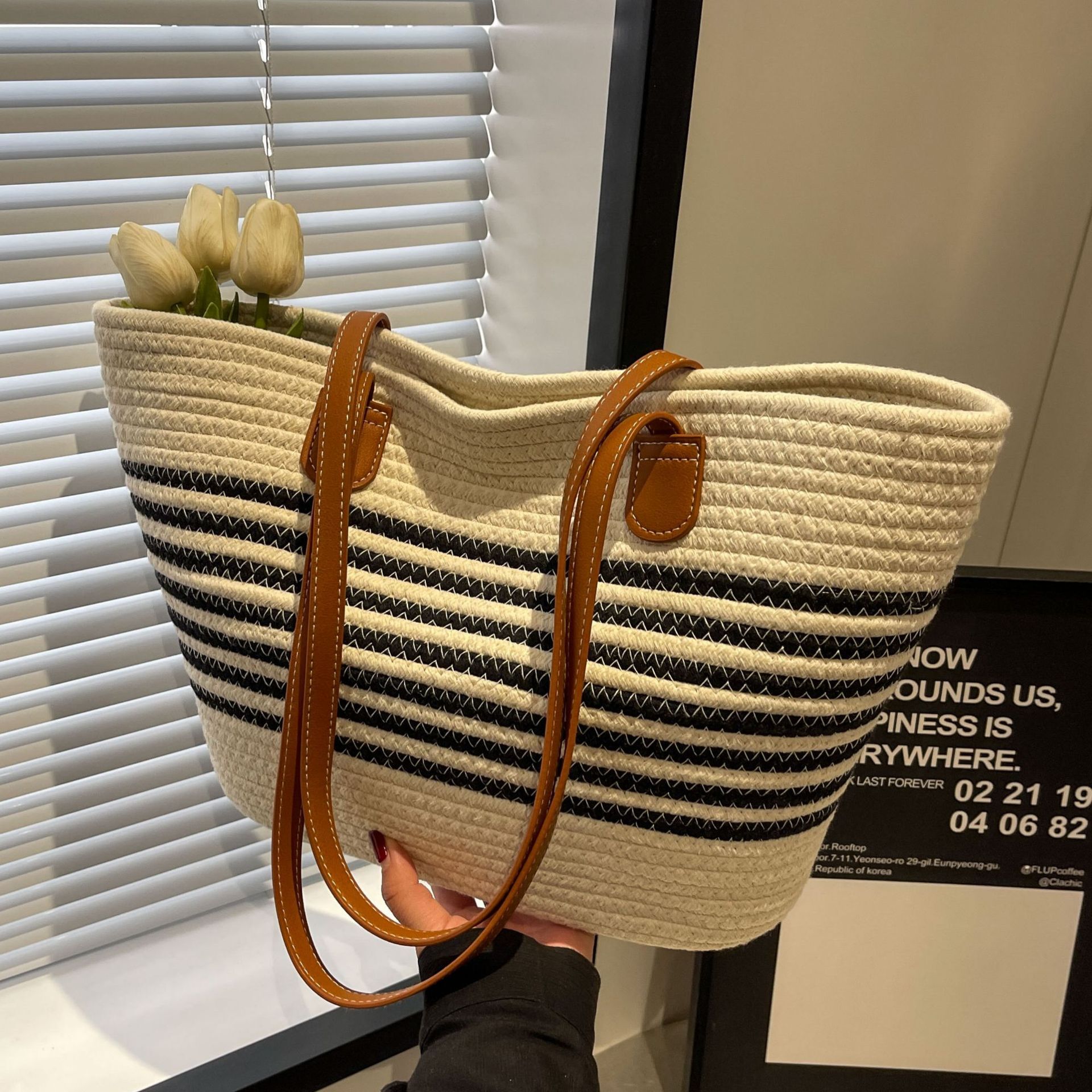 designer Woven Straw Bag for Women Large Capacity 2025 New Color-Block Striped Shoulder Bag Textured Commuter Beach Bag