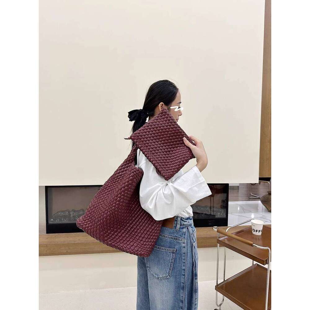 French Niche Design Single Shoulder Handwoven Tote for Women Large Capacity Soft Leather Plaid Underarm Bag