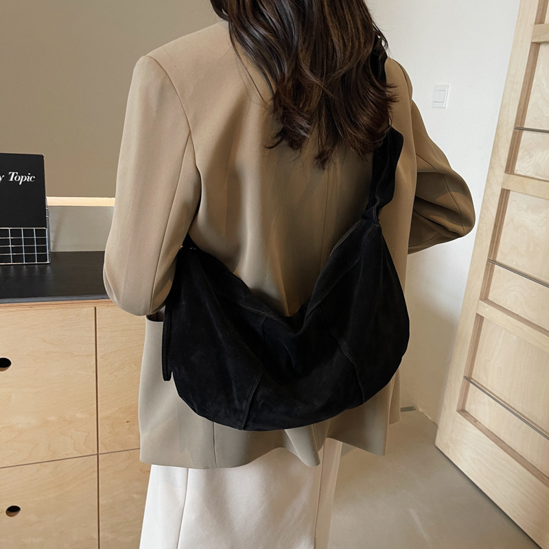 designer Vintage Crossbody Bag for Women Versatile 2025 Autumn New Pleated Drawstring Tote Bag Large Capacity High-end Shoulder Bag