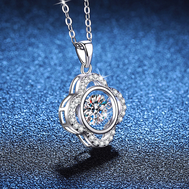 Luxurious 4-Petal Clover Shape Necklace Crafted from High-Quality S925 Sterling Silver Fitted With A Single 1 Moissanite