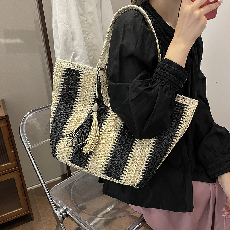 designer Ins Style Hollow Out Straw Bag Summer Casual Beach Bag Large Capacity Tote Bag High-end Niche Shoul