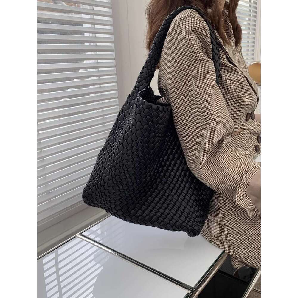 Woven Tote Underarm New Women s High end Versatile Lightweight Large Capacity Shoulder Bag