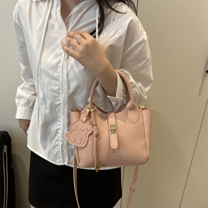 designer Women's Bag 2025 New Trend Niche Design Spring Fashion Handbag Unique Bucket Bag Shoulder Crossbody Bag
