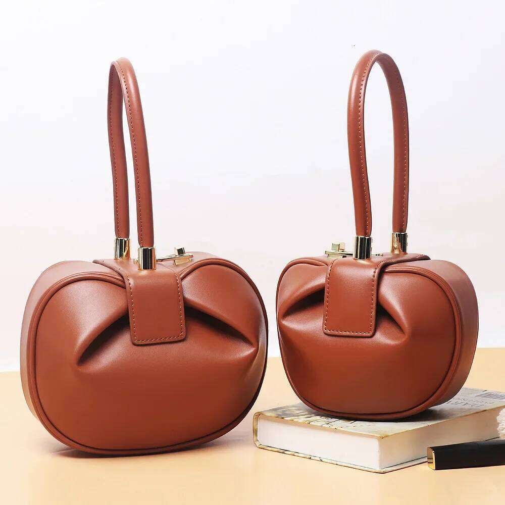2022 New Women's Dumpling Shape Fashionable Cow Leather Handbag Wholesale Available Small Red Book Best Seller Clutch