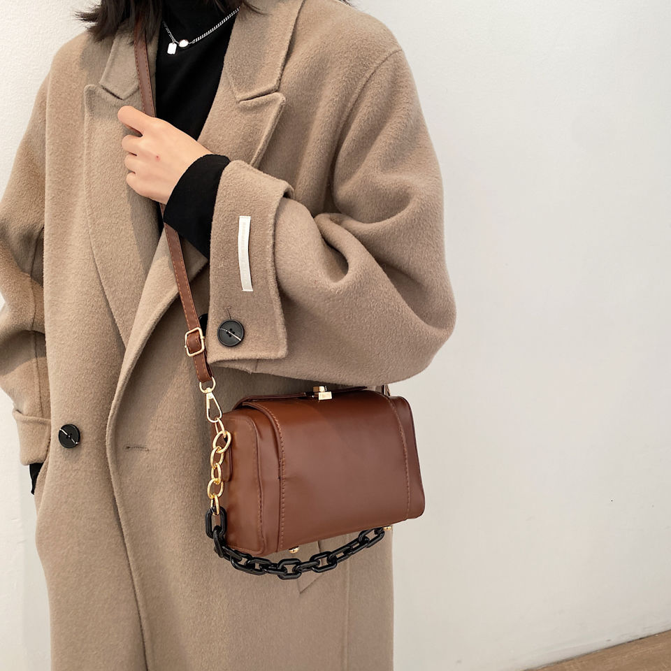 2025 Spring and Summer New Women's Bag New French Women's Bag Women's Texture Multi functional Chain Korean Small Crossbody Bag Designe