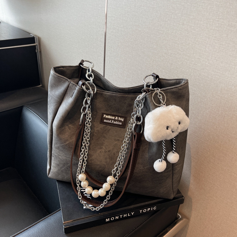 designer Large Capacity Chain Tote Bag for Women 2025 New Trendy Fashion Versatile Commuting Class Student Shoulder Underarm Bag