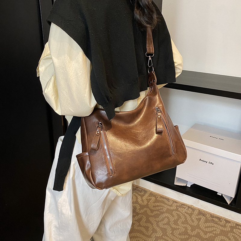 Free Shipping Designer Bag Large Capacity Women 2025 New Fashionable Crossbody With Versatile Texture For Commuting Single Shoulder Tote Bag Trend