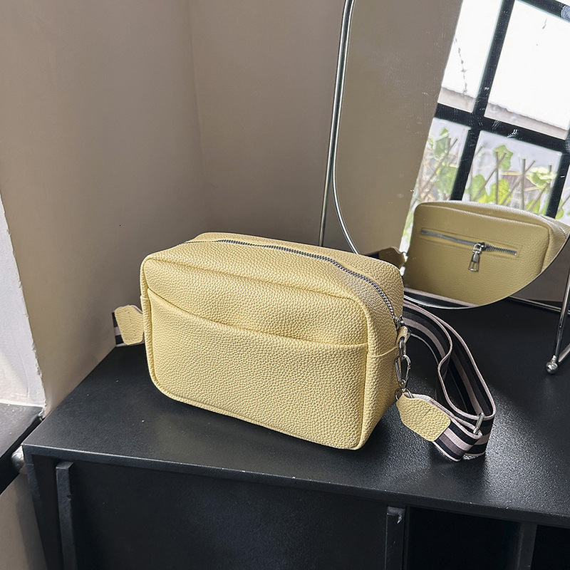 designer 2025 Spring/Summer New Fashion PU Wide Strap Shoulder Bag Crossbody Small Square Bag Women's Bag Supports Wholesale and Mixed Orders