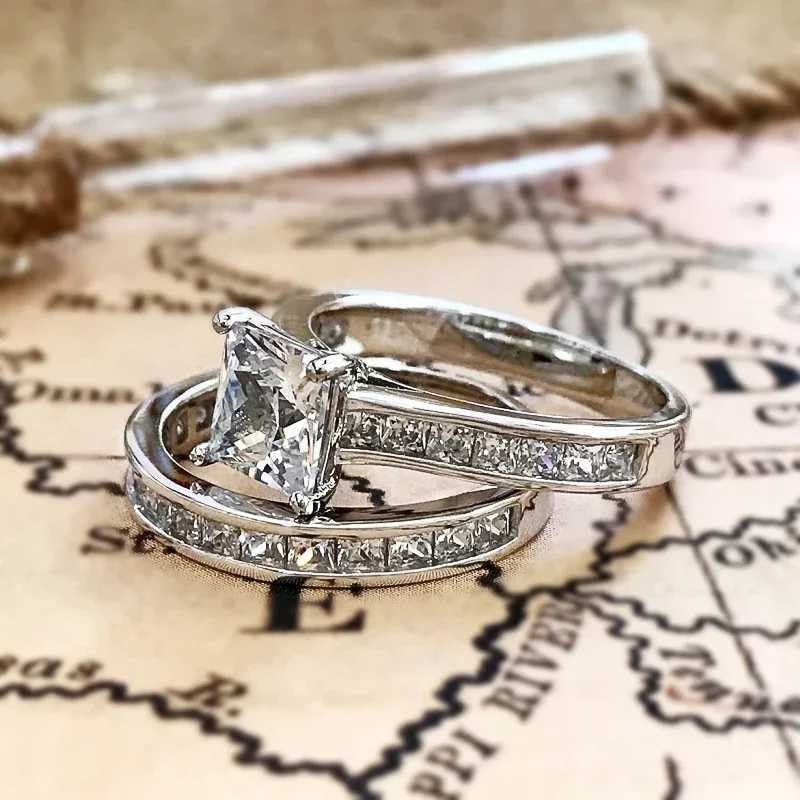 Huitan Opulent 2Pcs Rings Set with Sparkling Cubic Zirconia Charm Eternal Wedding Bridal Jewelry for Women Exquisite Accessories W250606