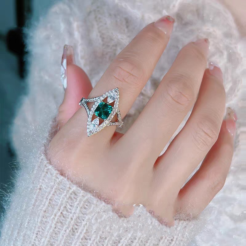 2025 Choucong Pagoda Cut Emerlad Stunning Luxury Jewelry Genuine 100% 925 Sterling Silver White Lab Moissanite Diamond Eternity Women Wedding Band Rin