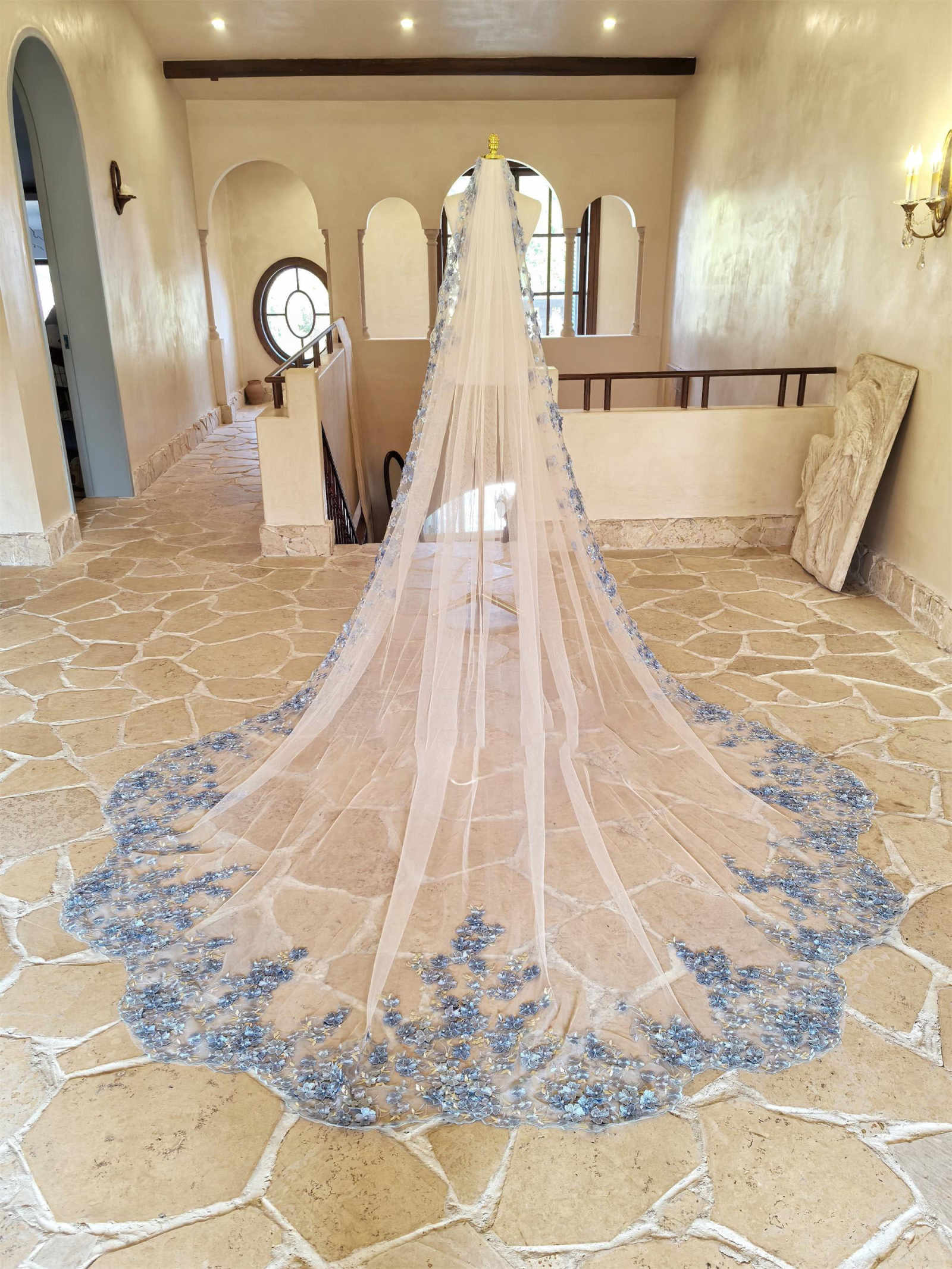 Sweetly Wedding Veil Blue Flowers One Layer Cathedral Length Veils Applique Edge For Bridal Accessory Customized High Quality