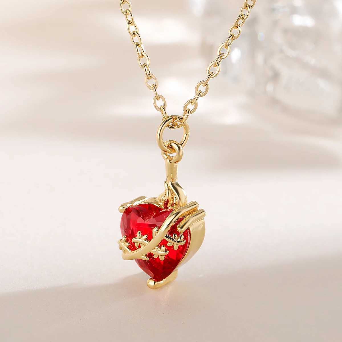 NEWBUY Fashion Gold Color Chain Red Crystal Heart Pendant Necklaces For Women Bling Jewelry Y250605