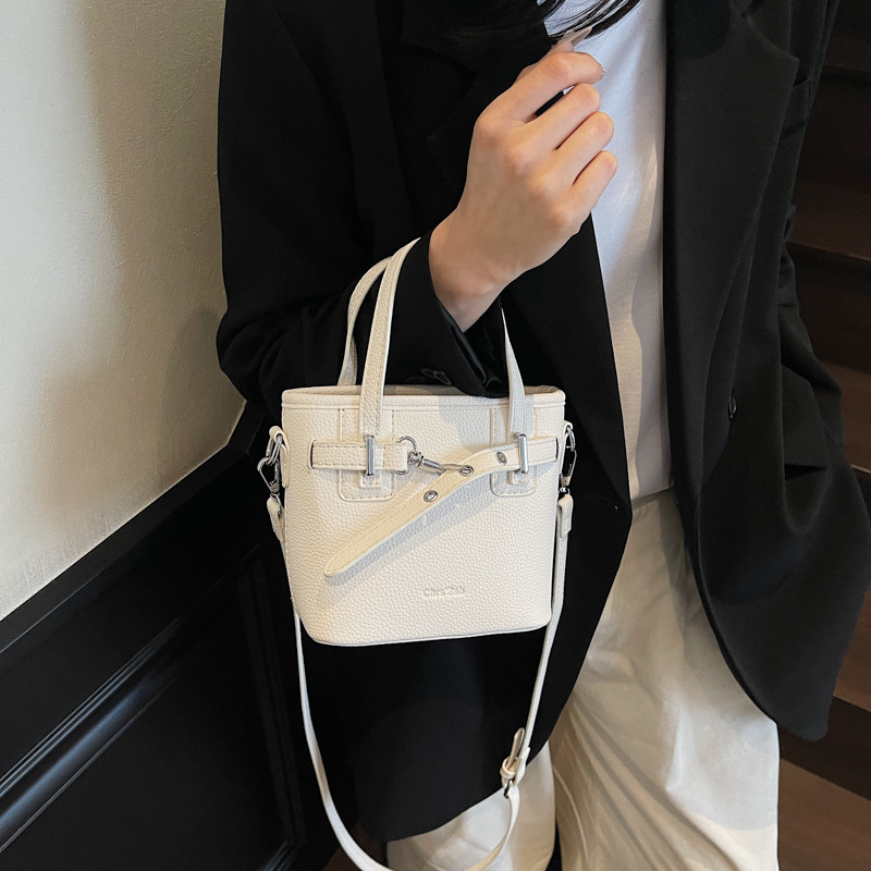 designer Minimalist Stylish Handheld Bucket Bag for Women 2025 Summer New Korean Version Single Shoulder Crossbody Bag Commuter Small Tote Bag