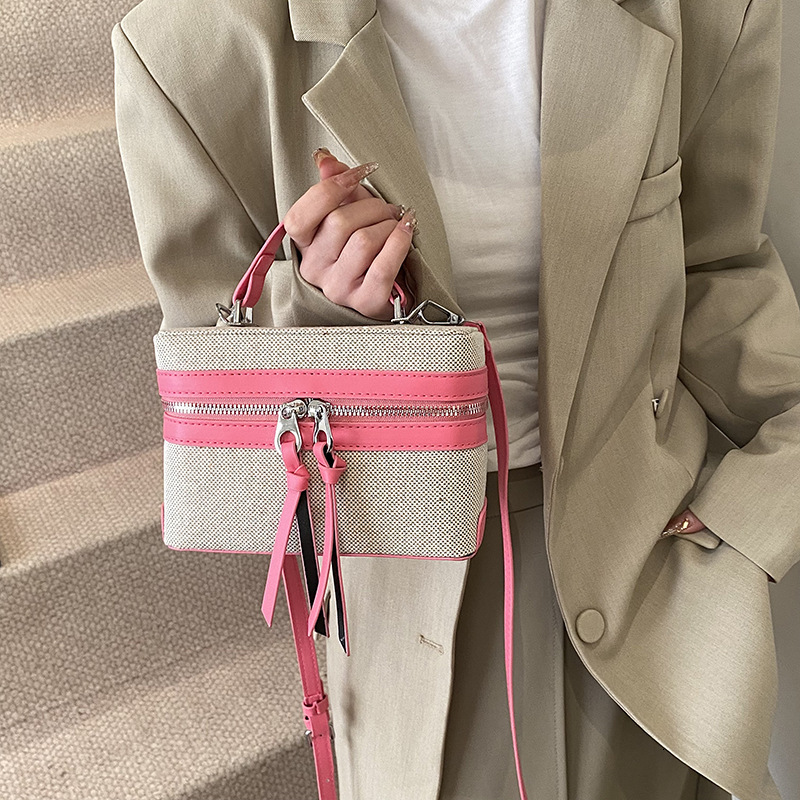 designer Fashion Single Shoulder Trendy Bag 2025 Spring New Trend Niche Design Simple Crossbody Commuter Small Square Bag