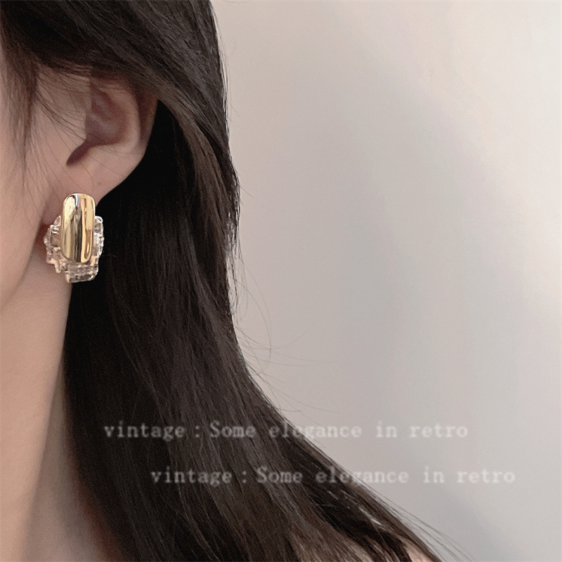 New Western Inspired Exaggerated Irregular Designer Stud Earrings for Women Exude Luxury Sophistication