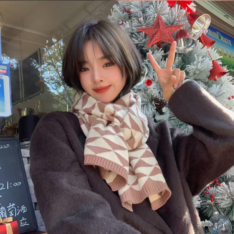 T898Autumn and winter Korean style simple splicing geometric triangle knitted scarf warm skin-friendly student wool knitted neck scarf