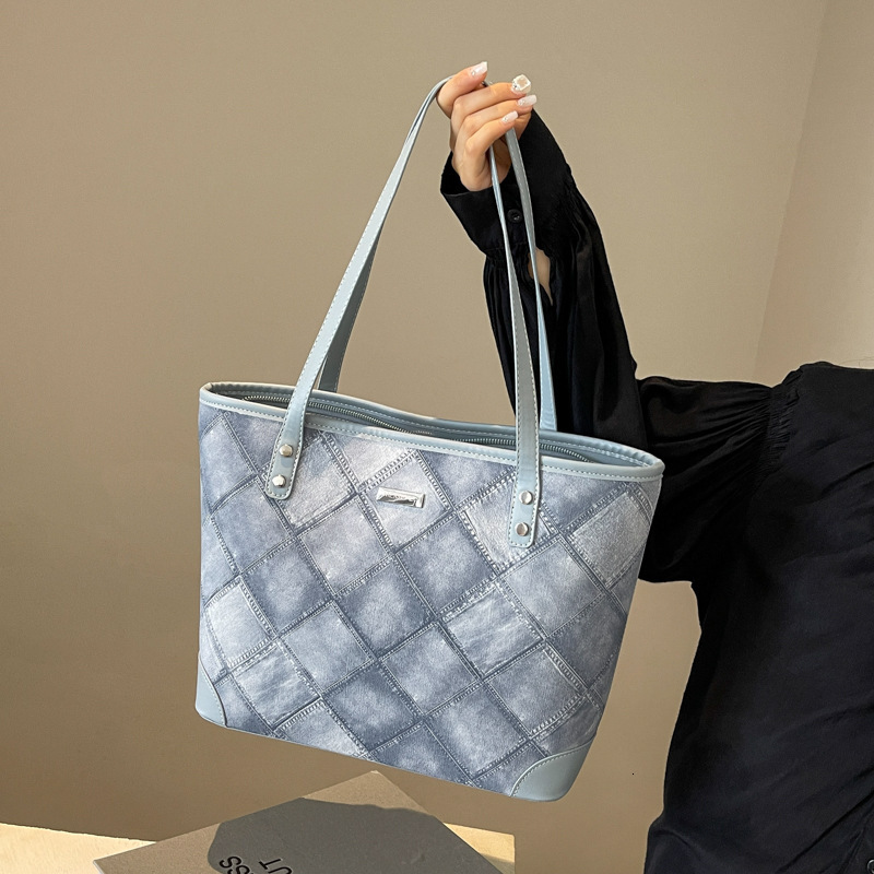 Free Shipping Designer Bag High End Handbag In 2025 New Trendy High-capacity Commuting Tote Bag Textured Shoulder Bag For Women