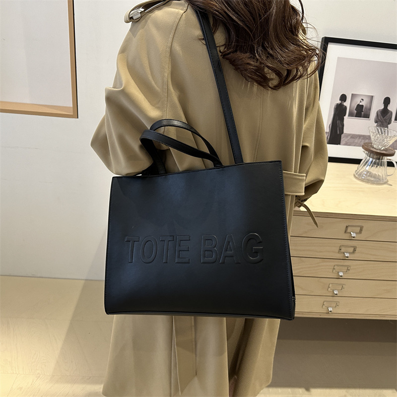 designer Textured Large Capacity Bag for Women 2025 New Fashion Handheld Tote Bag Autumn Retro Shoulder Bag Commuter Large Bag