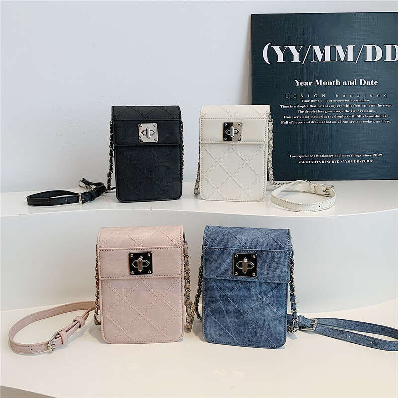 2025 New Exquisite Quilted Lock Small Square High-end Fashion Versatile Chain Crossbody Bag