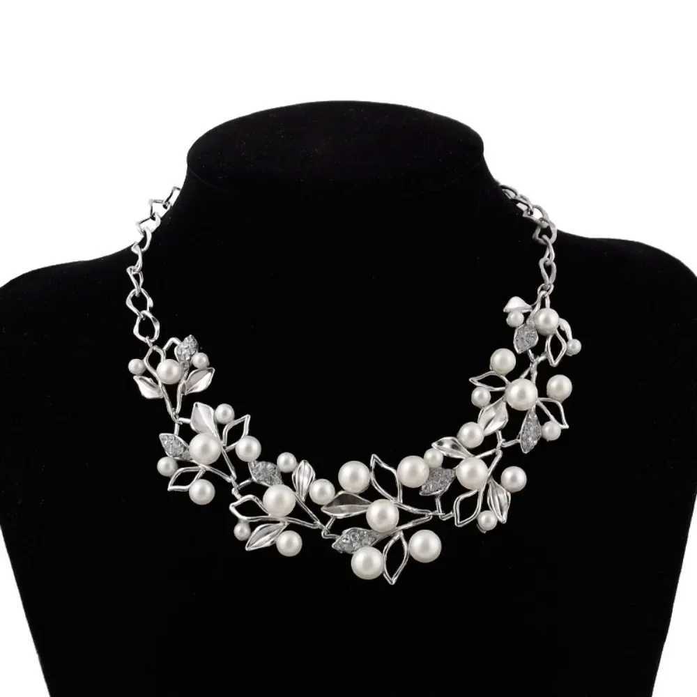 2025 New Simulated Pearl Necklaces Pendants Leaves Statement Necklace For Women Girl Collares Ethnic Fashion Jewelry Gifts Y250605