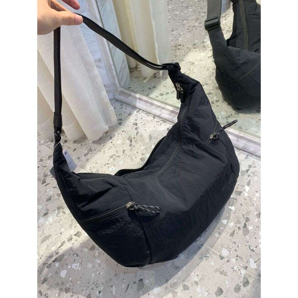 Large Capacity Casual Versatile 13L Croissant Crescent Niche Women's Shoulder Crossbody Bag B5