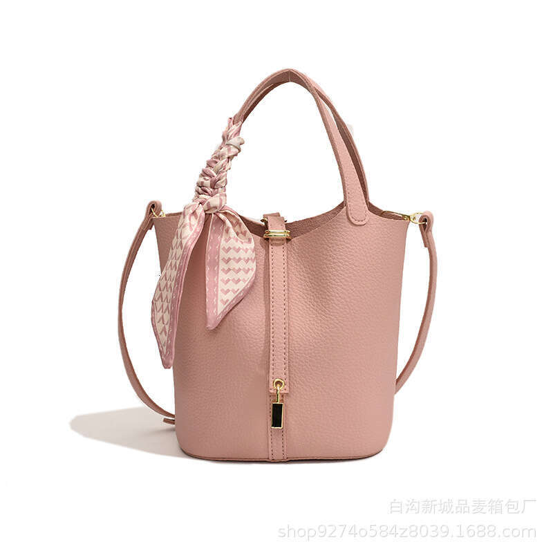 2025 New Single Shoulder Korean Style Niche Handbag Women's Trendy Crossbody for Work Commute Bucket Bag