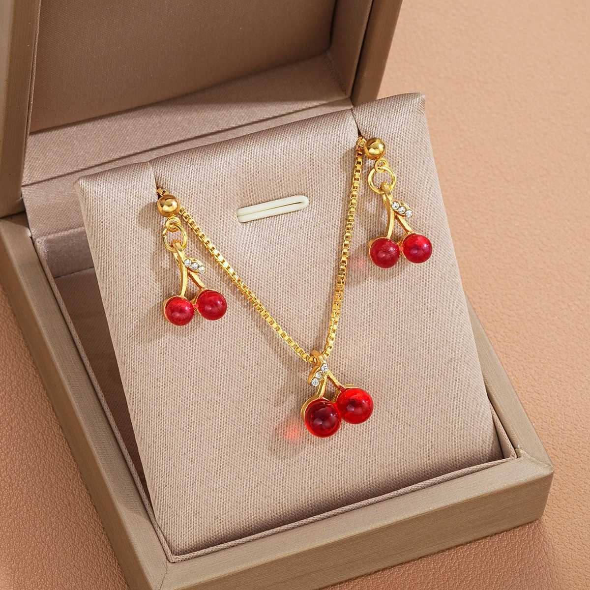 3PCS Exquisite Red Cherry Pendant Jewelry Sets For Women Fashion Gold Color Crystal Necklaces Stud Earrings Party Birthday Gifts Y250605