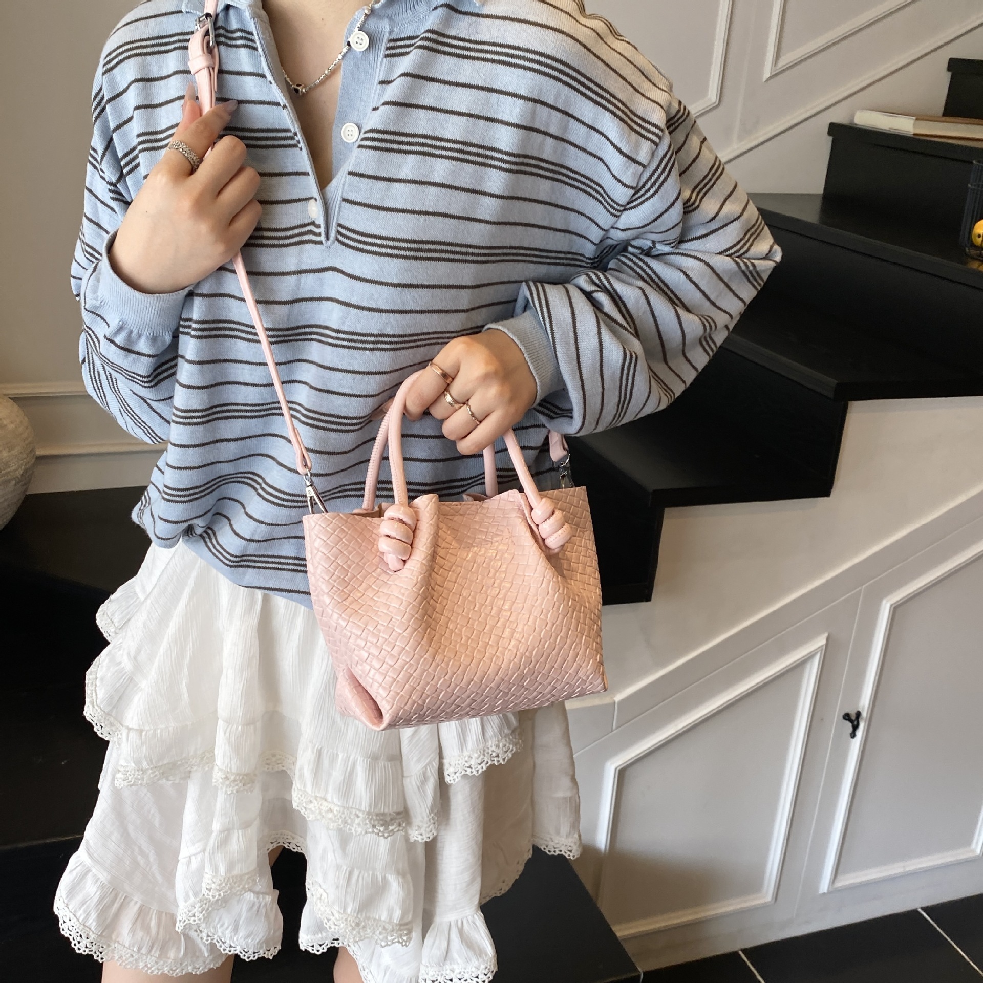 designer Handheld Woven Bucket Bag for Women 2025 New Trend Korean Style Tote Bag Simple Large Capacity Shoulder Under