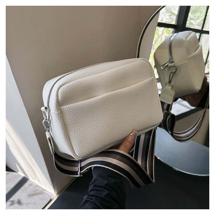 designer 2025 Spring/Summer New Fashion PU Wide Strap Shoulder Bag Crossbody Small Square Bag Women's Bag Supports Wholesale and Mixed Orders