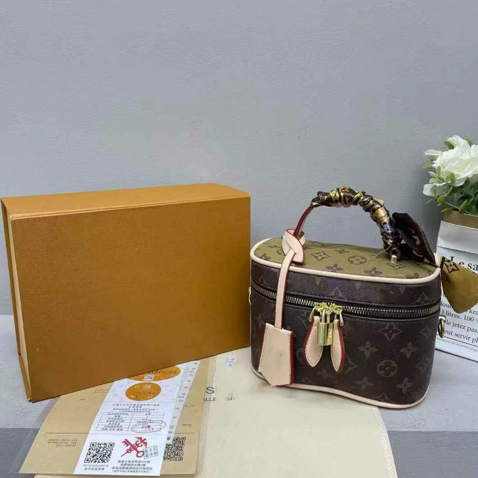 Women Designer Bag Luxury Cosmetic Female Portable Pouch With make up Shoulder Strap Brown Leather Crossbody Bags Beauty Box Purse purses wallet tote makeup handbag