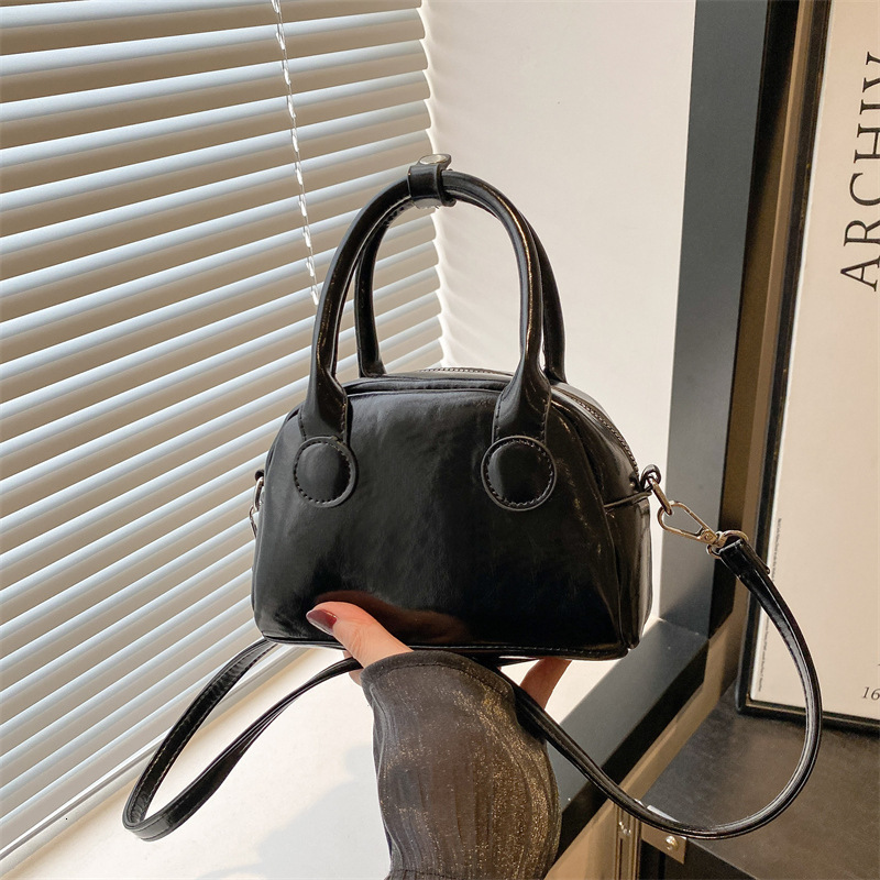 designer Vintage Handbag Niche Design Bag for Women 2025 New Fashion Casual Personality Stylish Texture Shoulder Shell Bag