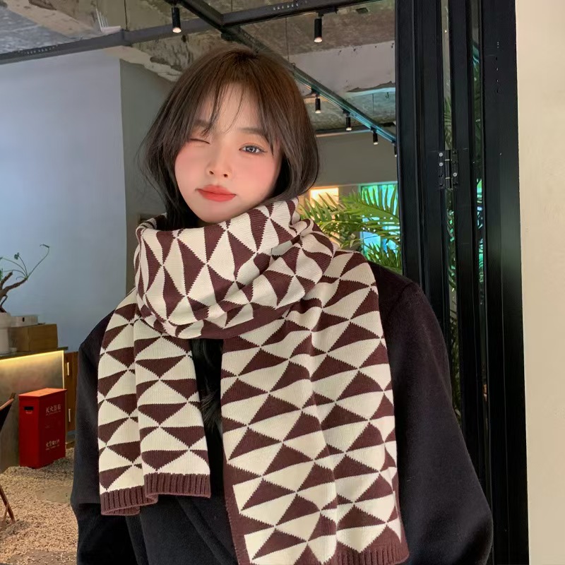T898Autumn and winter Korean style simple splicing geometric triangle knitted scarf warm skin-friendly student wool knitted neck scarf